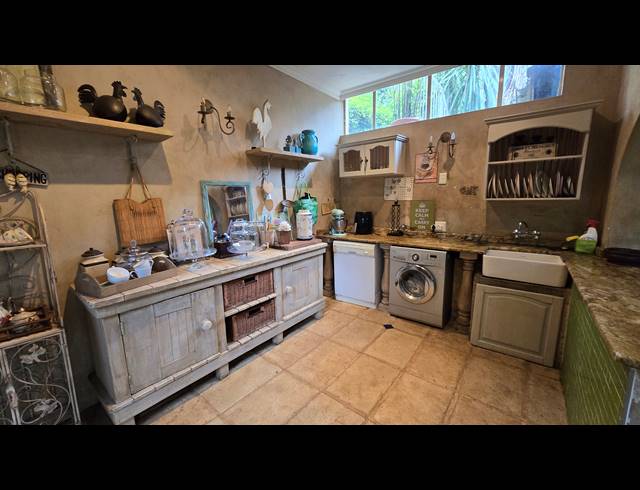 4 BEDROOM FREEHOLD FOR SALE IN GLENVISTA